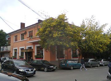 albania/patos/landmark/sheshi-bukureshti