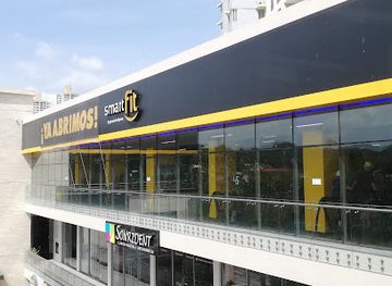 panama/panama-city/el-cangrejo/landmark/plaza-el-cangrejo