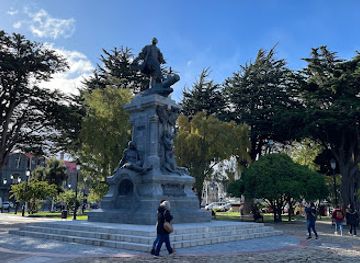 chile/punta-arenas/landmark/puerto-del-estrecho-tender-port