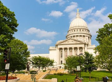wisconsin/madison/state-street/landmark/wisconsin-state-capitol