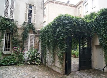 france/ile-de-france/landmark/rohan-court