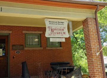 colorado/glenwood-springs/landmark/frontier-historical-museum