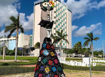 mexico/cancun/landmark/malecon-tajamar