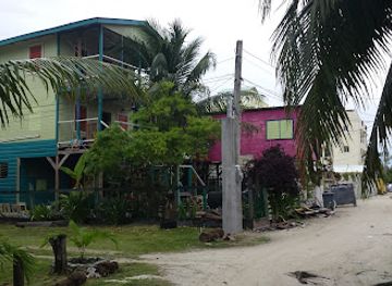 belize/caye-caulker/landmark/wish-willy-bar-grill