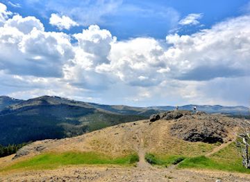wyoming/yellowstone-national-park/landmark/washburn-hot-springs-overlook