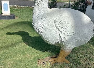 mauritius/flic-en-flac/landmark/dodo-roundabout-flic-en-flac