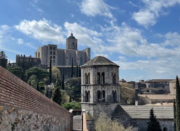 spain/girona/landmark/muralla-de-girona-sector-nord