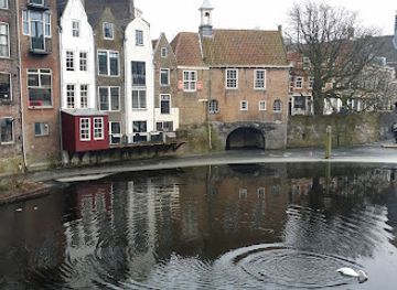 netherlands/rotterdam/delfshaven/landmark/piet-heyn-monument