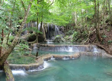 indonesia/pulau-moyo/landmark/mata-jitu-waterfall