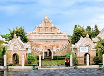 indonesia/yogyakarta/landmark/castelo-de-agua-do-sultanato-de-yogyakarta