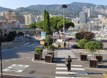 monaco/fontvieille/landmark/juan-manuel-fangio-statue