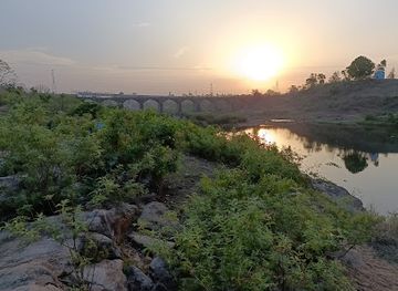 india/madhya-pradesh/landmark/riverside-near-temple