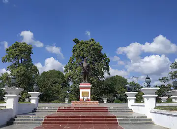 Nouhak Phoumsavanh Memorial Park