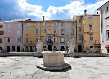 slovenia/nova-gorica/landmark/trg-1-maja