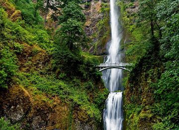 oregon/hood-river-county/landmark/multnomah-falls
