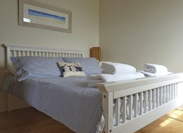 guernsey/alderney/landmark/les-pourciaux-cottage-alderney