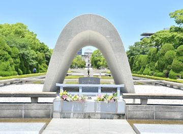 japan/hiroshima/hiroshima-peace-memorial-park/landmark/hiroshima-victims-memorial-cenotaph