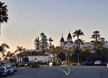 california/coronado/landmark/center-beach-restrooms
