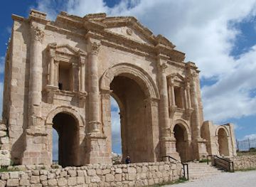 jordan/balqa-highlands/landmark/arch-of-hadrian