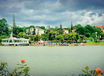 vietnam/dalat/xuan-huong-lake/landmark/ho-xuan-huong-da-lat