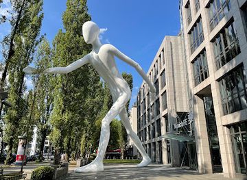 germany/munich/schwabing/landmark/walking-man