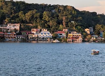 guatemala/flores/landmark/sky-bar