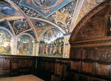 italy/assisi/landmark/palazzo-dei-priori