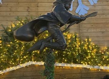 united-kingdom/london/landmark/harry-potter-statue