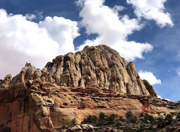 utah/capitol-reef-national-park/landmark/pectols-pyramid