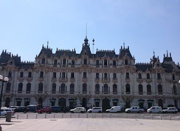 peru/lima/landmark/paseo-de-los-heroes-navales-plaza-grau