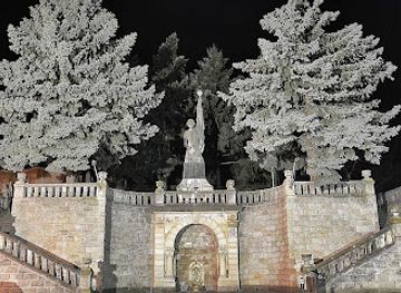 romania/valcea/landmark/the-monument-of-independence