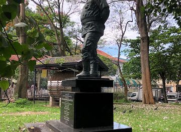 sri-lanka/kandy-district/landmark/lt-gen-denzil-kobbekaduwa-statue