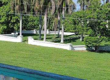 the-bahamas/lucaya/landmark/taino-beach