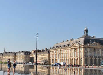 france/bordeaux-wine-region/landmark/bordeaux-visit