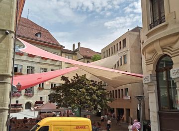 switzerland/lausanne/flon/landmark/brunnen-place-de-la-louve