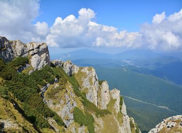 romania/bucegi-mountains/landmark/heroes-cross-on-caraiman-peak