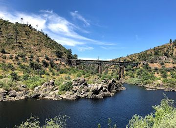 portugal/beira-litoral/landmark/trilho-da-barca-d-amieira-passadicos-de-nisa
