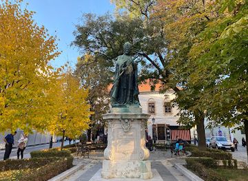 hungary/budapest/castle-district/landmark/statue-of-pope-innocent-xi