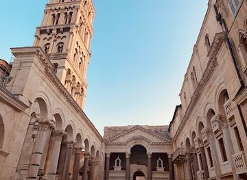 croatia/split/landmark/street-let-me-pass