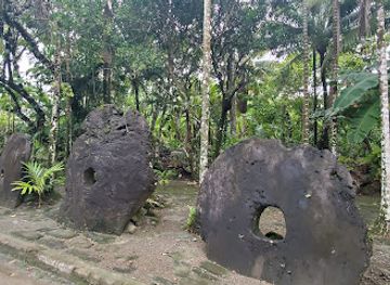 micronesia/yap/landmark/yap-stone-money-bank