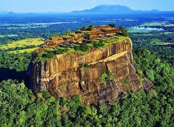 sri-lanka/hill-country/landmark/pidurangala-rock
