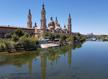 spain/zaragoza/landmark/stone-bridge-zaragoza