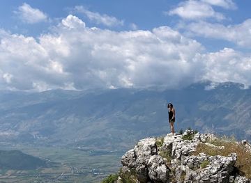 albania/gjirokaster/landmark/bukowski-tours