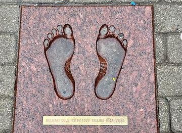 latvia/jurmala/landmark/baltic-way-footstep