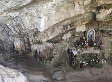 croatia/brac-island/landmark/lucica-cave