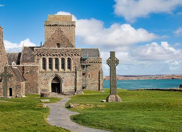 united-kingdom/argyllshire/landmark/iona-abbey-and-nunnery
