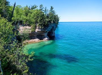 michigan/pictured-rocks-national-lakeshore/landmark/chapel-beach