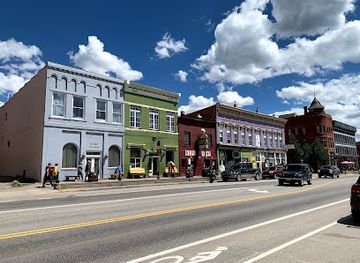 colorado/leadville/landmark/melanzana-outdoor-clothing