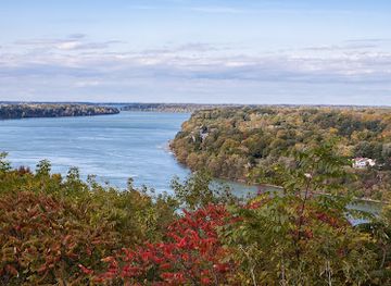 canada/niagara-falls/landmark/queenston-heights-redan