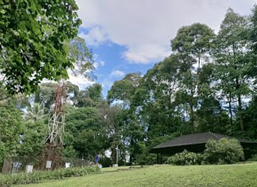 singapore/bukit-timah/landmark/bukit-timah-summit